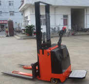 Keep the operating path of electric forklifts clean at all times