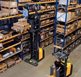 Warehouse inventory is carried out using hydraulic forklifts for transportation