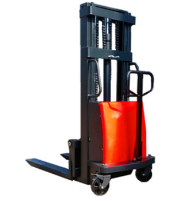 The method of lifting and hoisting with hydraulic stacker crane and rigging equipment