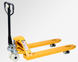 Application of manual forklifts for airport luggage handling