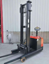 Choosing a hydraulic stacker requires consideration of these core data