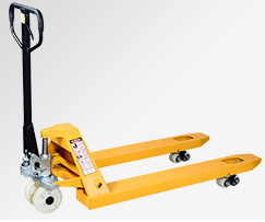 A good helper for manual forklift cargo handling in the cargo yard