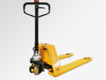 The correct method for replacing oil seals on manual hydraulic transport vehicles