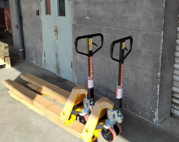 Application of manual hydraulic handling vehicles in refrigeration equipment factories