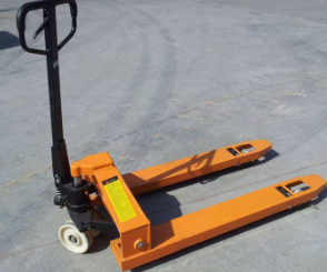 Manual forklifts have stronger functionality than tank trucks