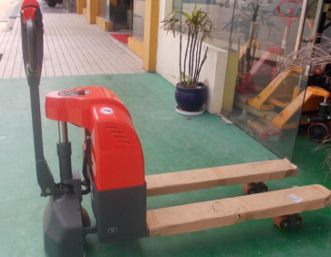 Do not randomly pair electric pallet trucks with chargers